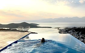 Villa Estee, Luxury Villa With Private Infinity Pool And Jacuzzi